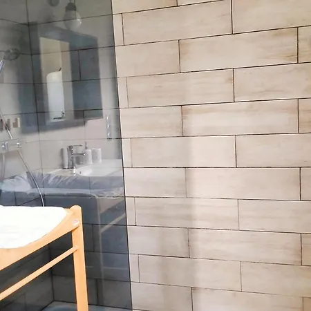 ホテル Maison Familiale Avec Jardin Et Terrasse - Proche Randonnees - Fr-1-761-38 3*